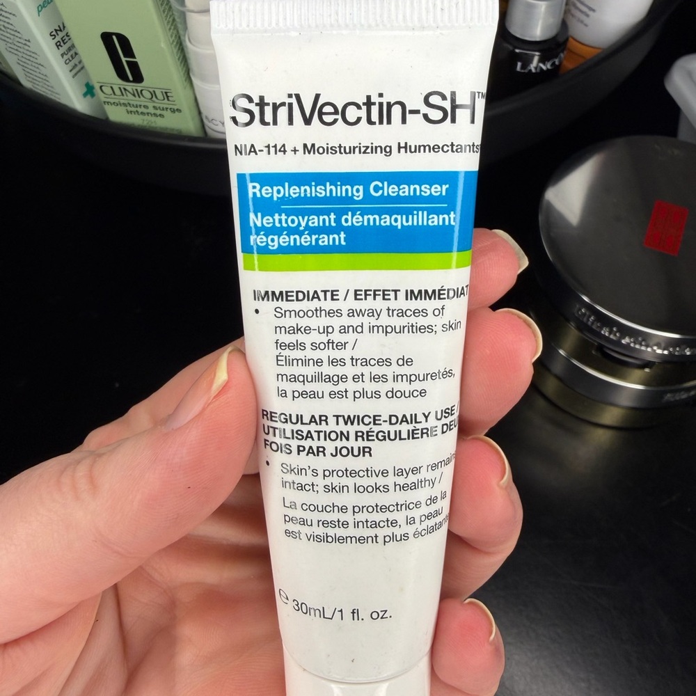 StriVectin Replenishing Cleanser - White and Blue